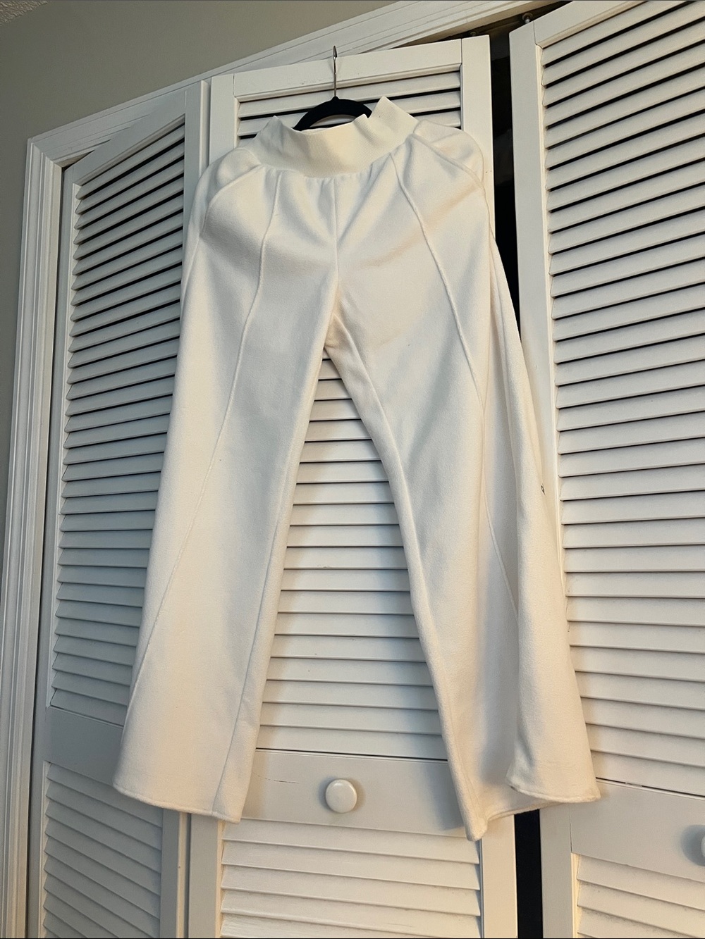 ALO yoga fleece pants